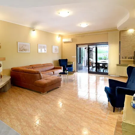 Holiday Margherita * Pula